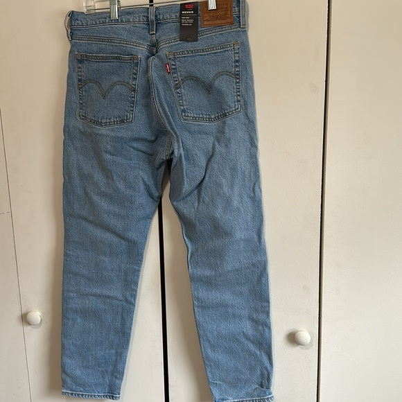 NWT Levi’s High-Rise Wedgie Jeans - Picture 4 of 5